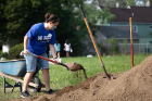Andrea Adinolfe, a graduate intern from SUNY Buffalo State, fills wheelbarrows with dirt. Photo: Meredith Forrest Kulwicki