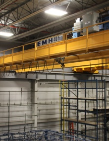 Zoom image: Figure 2.17: 40 ton gantry crane in the north high bay (click to enlarge) 