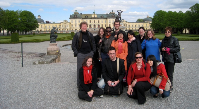 UB Arts Management students at Drottingholm Palace with NUROPE on the 2008 Summer School. 