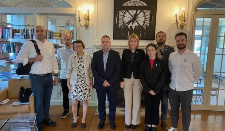 UB faculty member Jessie Poon (third from left) poses with members of a delegation from the Republic of Georgia during a meeting held recently at the International Institute of Buffalo.
