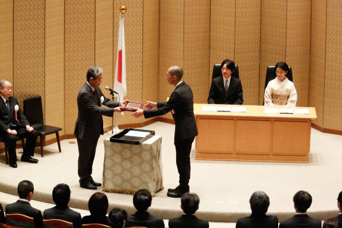 Dr. Naoki Masuda receives the JSPS (Japan Society for Promotion of Science) Prize 2020, in recognition of his work, “Pioneering Research on Theory and Data-analysis Methods for Temporal Networks”. 