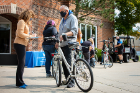 Irene Mucci (left), a staff member in Social Work, checks in her bike with Ken Kern of Campus Living. Mucci’s bike chain slipped out of place that very morning and the team helped her make the repair.