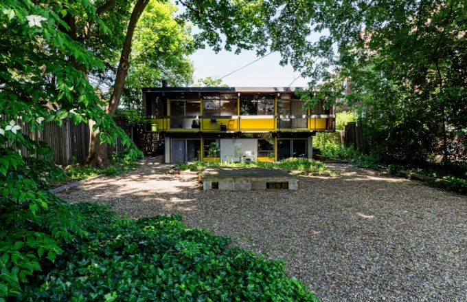 Photo of Robert T. Coles house and studio courtesy of the National Trust for Historic Preservation. 