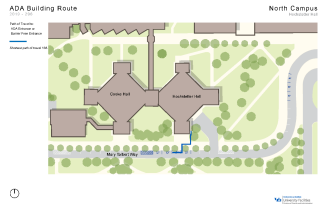 Zoom image: Map showing the shortest path to barrier-free entrances in Hochstetter from accessible parking spaces.