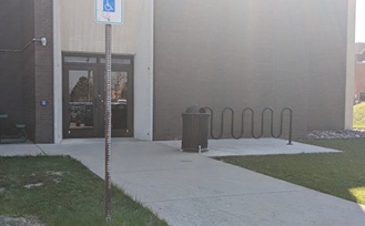 Path to the barrier-free entrance in Ketter Hall. 