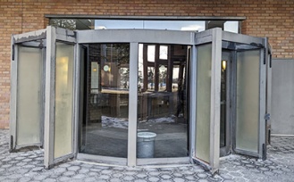 Barrier-free entrance to Lockwood Library. 