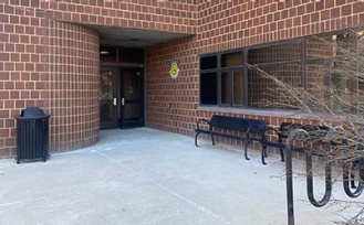 Barrier-free entrance in Park Hall. 