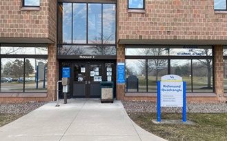 Barrier-free entrance in the Richmond Quadrangle. 