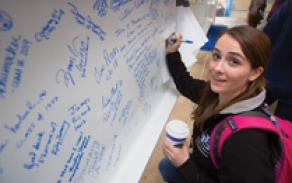 Beam signing at the topping-out ceremony. 