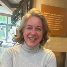 Portrait: Marta Perteg&aacute;s Sender. 