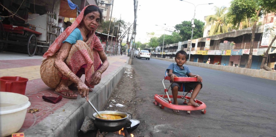 Photo caption: A homeless woman cooking on the street during government-imposed lockdown as a preventive measure against the COVID-19 coronavirus in Dhaka, Bangladesh, on April 10, 2020. 