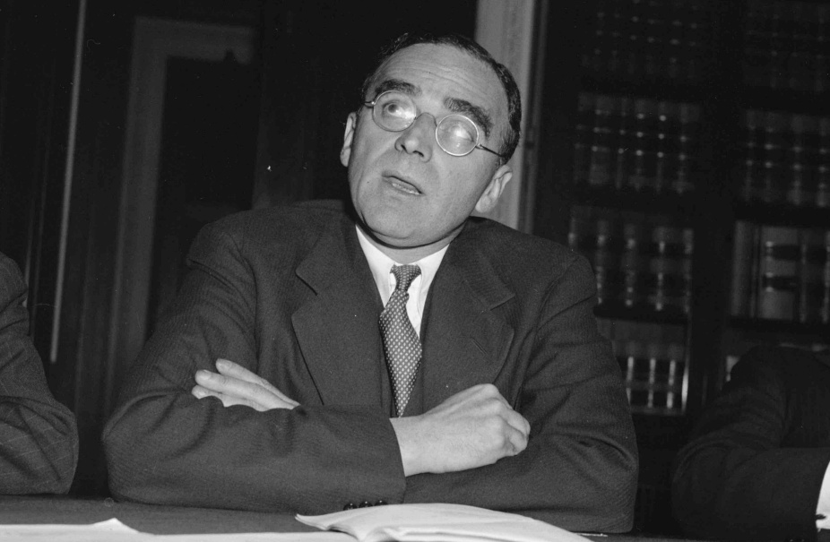 Morris Ernst. 