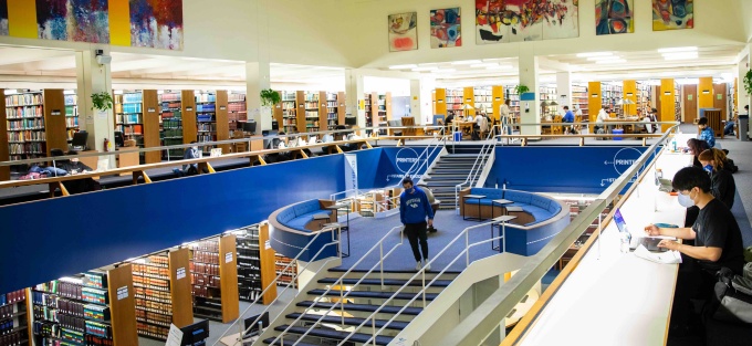 Students study in the Charles B. Sears Law Library in O’Brian Hall, December 2021. Photographer: Meredith Forrest Kulwicki. 