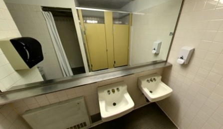 Governors Complex Standard Shared Bathroom. 