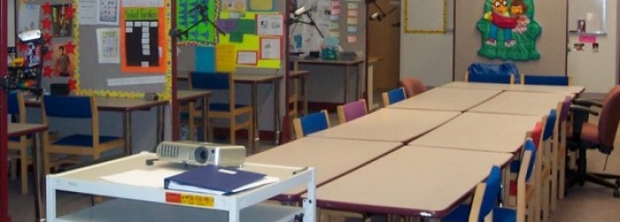 Zoom image: Tutoring takes place in a large room and is closely supervised by literacy faculty. Instruction of future reading teachers also takes place at CLaRI. 