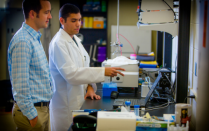 Biomedical engineering student in lab with mentor. 