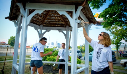Photo of UB faculty, staff and students volunteer at Day of Caring. 