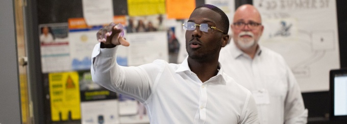 Alum giving a talk to a class. 