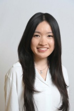 Headshot of Deliyna Hoang.