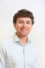 Headshot of Evan Hernandez.