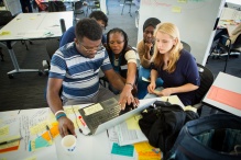 Ashabrick Nantege Bamutaze, Global Innovation Challenge Fellow 2016, helps team of students. 