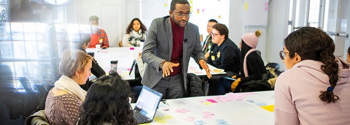 Emmanuel Frimpong Boamah with participants from the Global Innovation Challenge. 