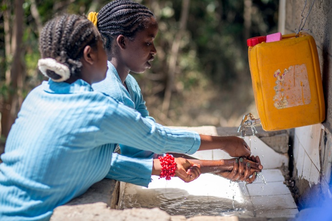 Female students wash their hands, UNICEF Ethopia, Ose, 2014, Unmodified. 