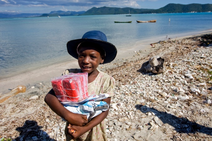 UN Mission distributes goods to isolated community in Haiti_UN Photos_2008_photos-un_photo-5684690616_Unmodified. 