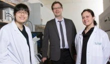 (left to right) Doctoral student Keit Men Wong, Bogdan Beirowski, and Elisabetta Babetto. 