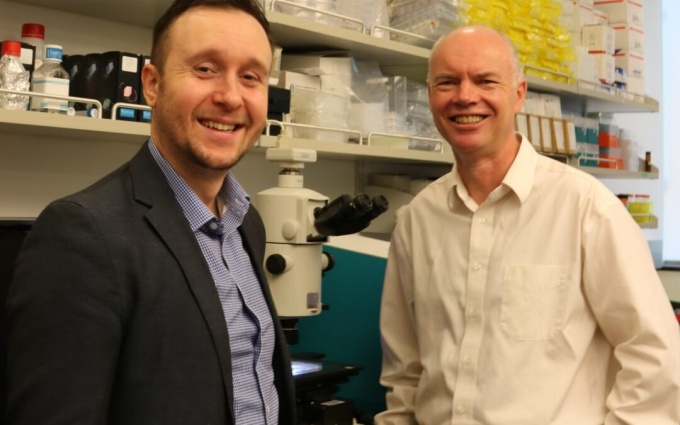 Drs. Snell and Selitto in lab. 