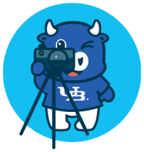 Lil' Vic mascot holding a camera. 