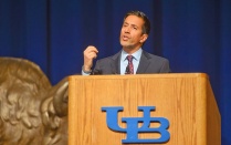 Zoom image: Emmy Award-Winning Chief Medical Correspondent for CNN, Sanjay Gupta, at Broadview Arena on Mar. 26, 2014. 