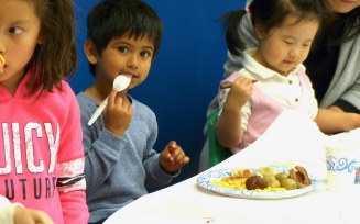 children eating. 