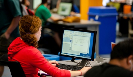 A student using computer in the library. 