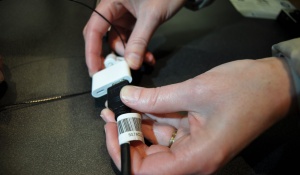 connecting adapter to HDMI cable. 