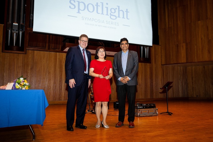 Soo-Kyung Lee with Jeff Grabill and Venu Govindaraju,. 