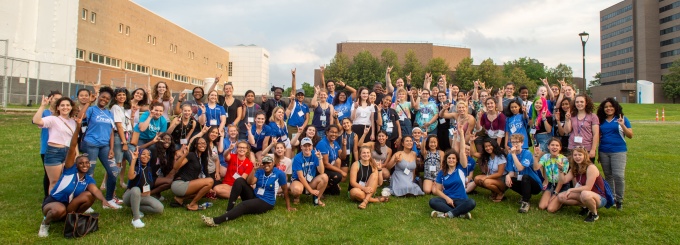 2019 WiSE Early Move-In participants gather for a group photo after participating in team building activities. 