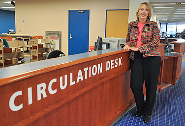 Stephen Henderson balances his teaching duties at UB with roles in theater, television and film.